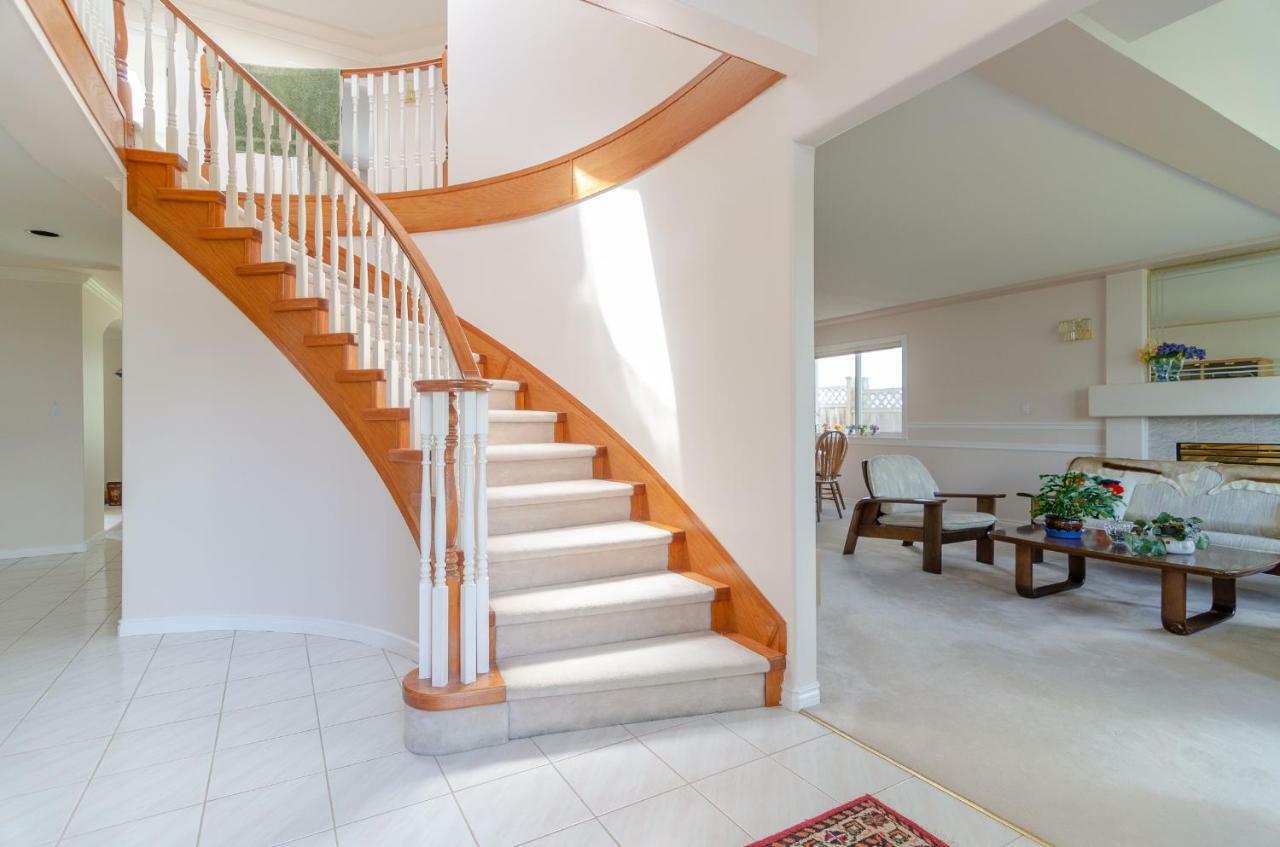 Great Guest Suite In A Gorgeous House New Westminster Bagian luar foto